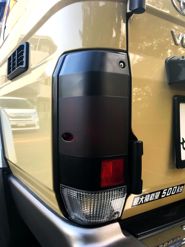 テールレンズ塗装（トヨタ ランドクルーザー70・GRJ）by ながのすけ