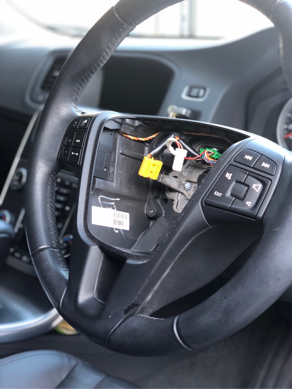 純正ステアリングパネル交換 メタルパーツ取付（ボルボ V60・FB/FD）by