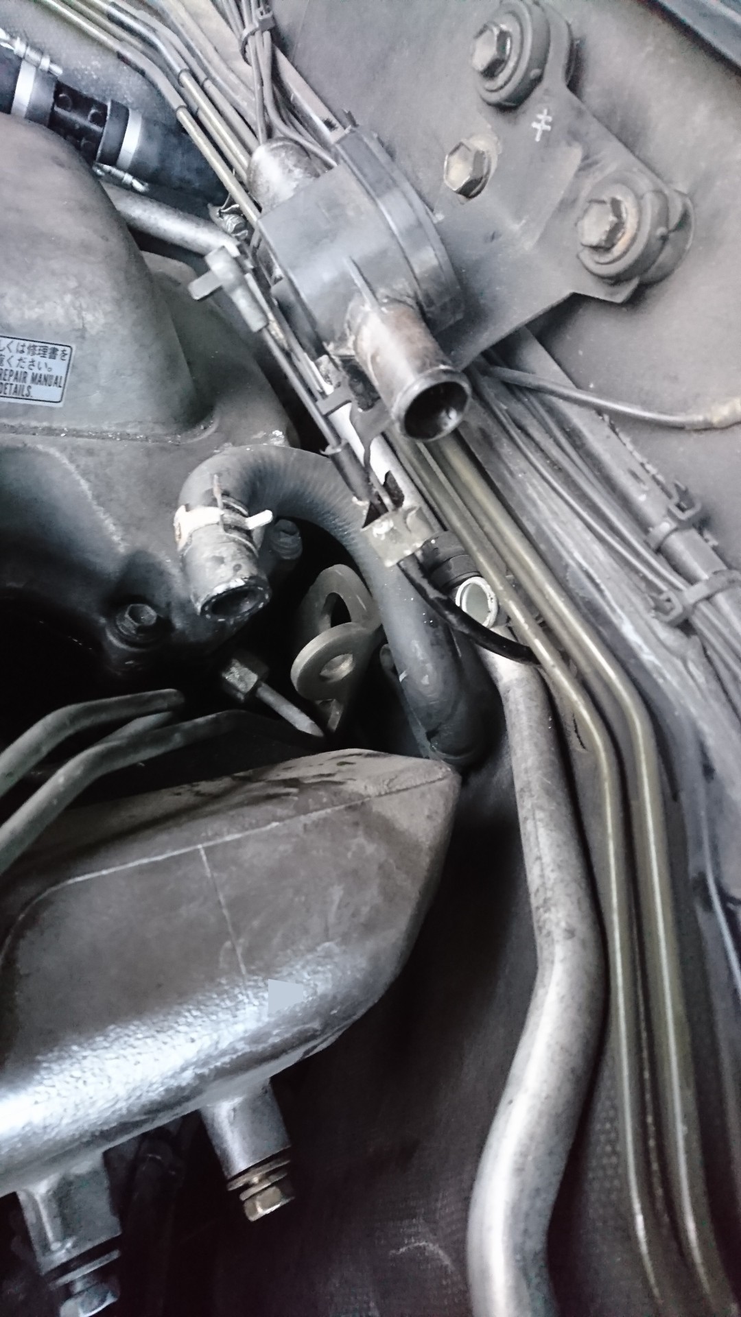 ヒーターホースの工夫❗（トヨタ ランドクルーザー80・80系）by lc的