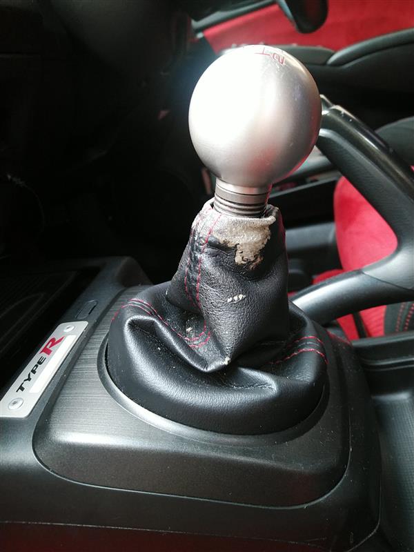 純正シフトブーツ交換（ホンダ シビックタイプR・FD2）by yokohama@cb3