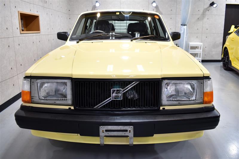 四角いボディは空飛ぶレンガ。ボルボ・240のガラスコーティング