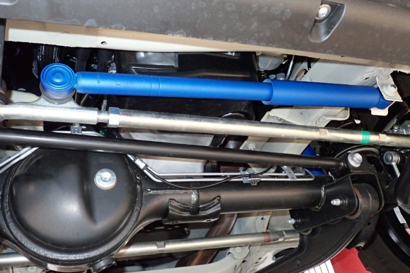 ステアリングダンパーをKYB製に交換したでござるよ。（スズキ ジムニー