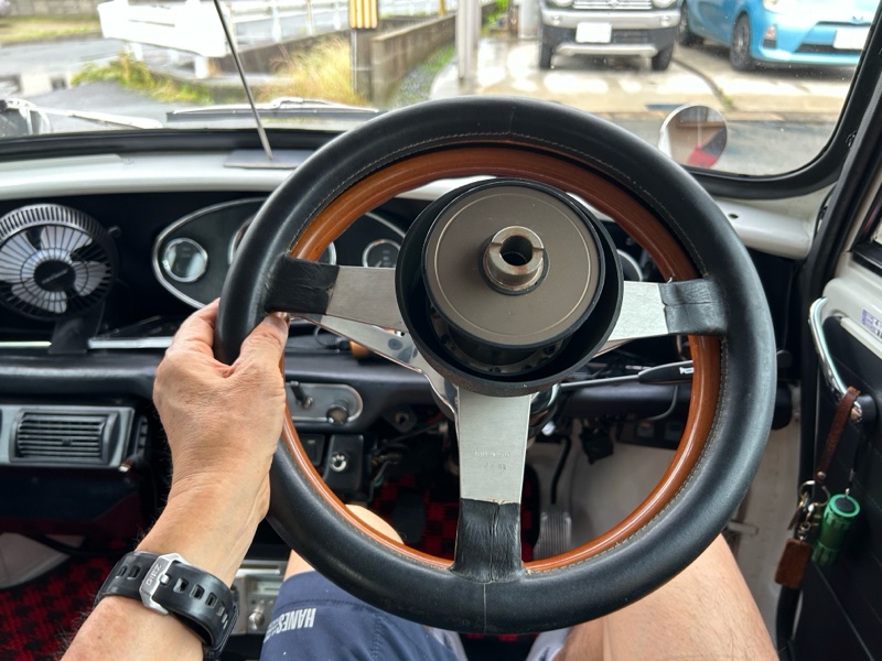 懐かしいステアリングをミニに付けたい😆（ローバー ミニ・MK VI）by