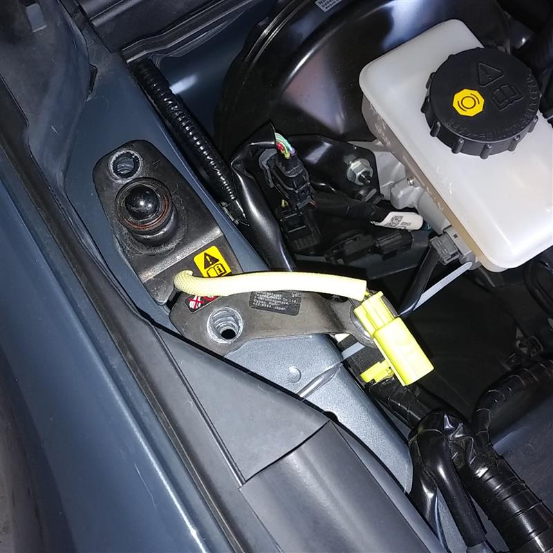 アクティブボンネット アクチュエーター取り外し（マツダ ロードスター