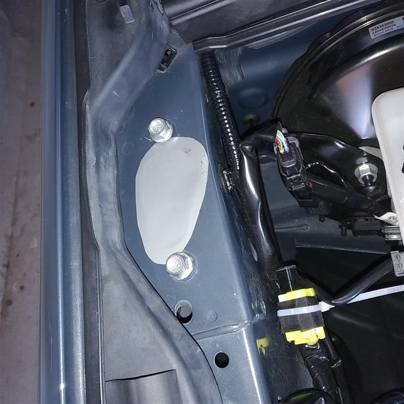 アクティブボンネット アクチュエーター取り外し（マツダ ロードスター