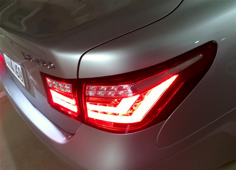 AVEST レクサスLS460/LS600前期用フルLEDチューブ式テールランプ の