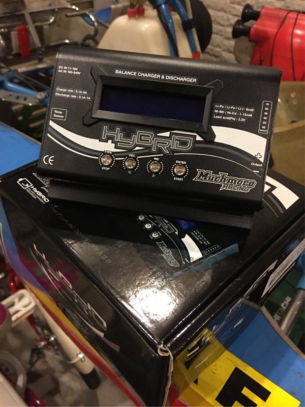 Muchmore RACING ハイブリッドAC/DCバランスチャージャー のパーツ