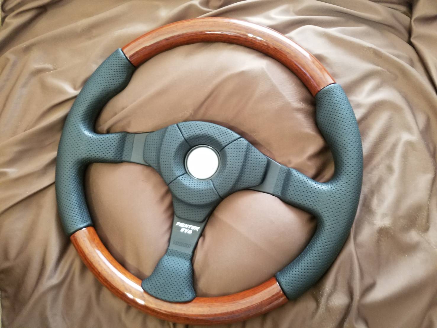 momo FIGHTER EVO LEATHER&WOOD のパーツレビュー | プリメーラワゴン