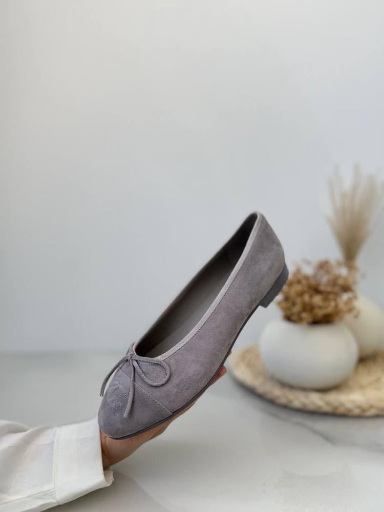 Chanel Women's Easy Wear Flat Shoes in Grey Suede - E-SEVEN STORE
