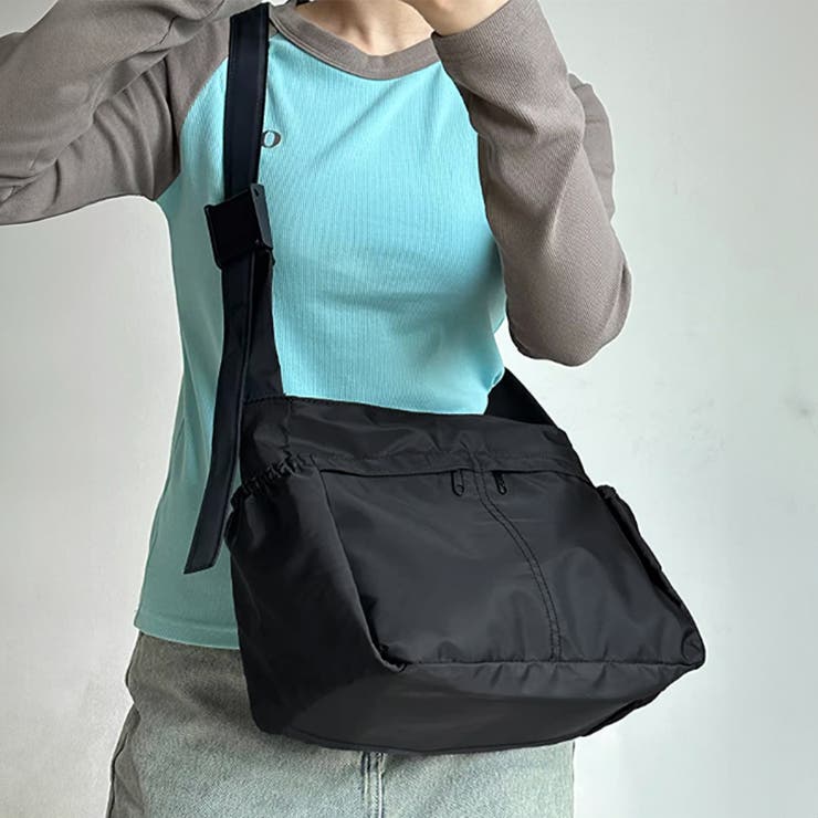 ショルダーバッグ 大容量 ナイロン 黒[品番：AGCW0004821]｜SUNSHINE