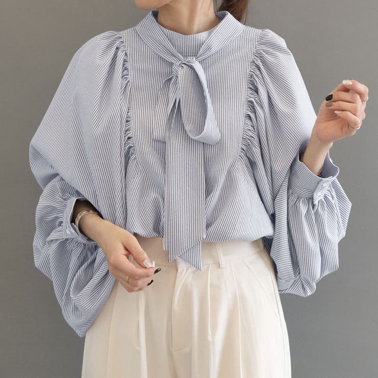 大きめのリボンがアクセント！たっぷりギャザーが目を惹く華やか