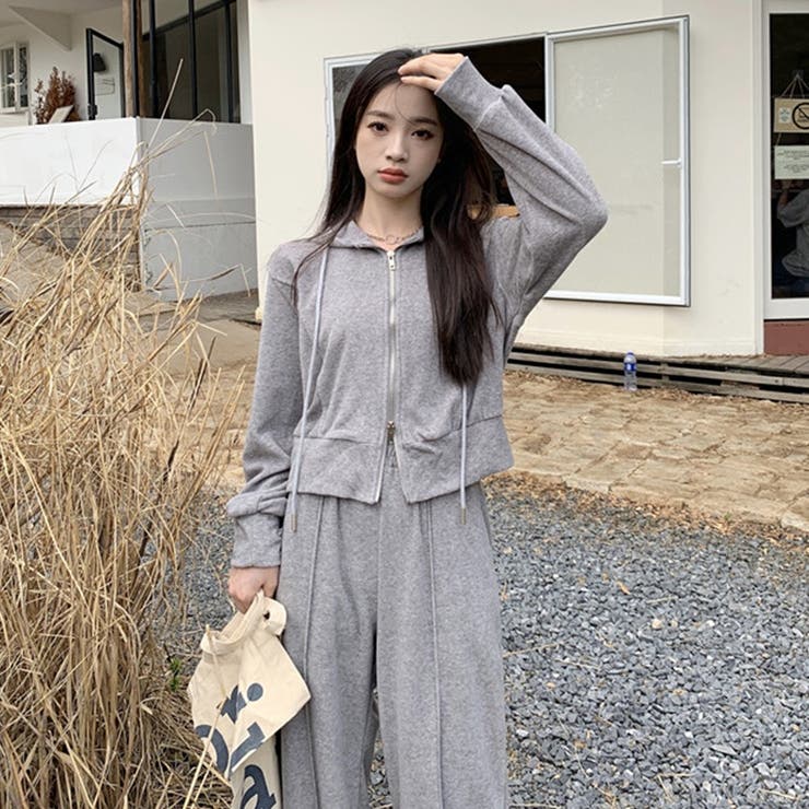 SHOPLIST限定】ベルベット素材のカジュアルなフード付きスウェット