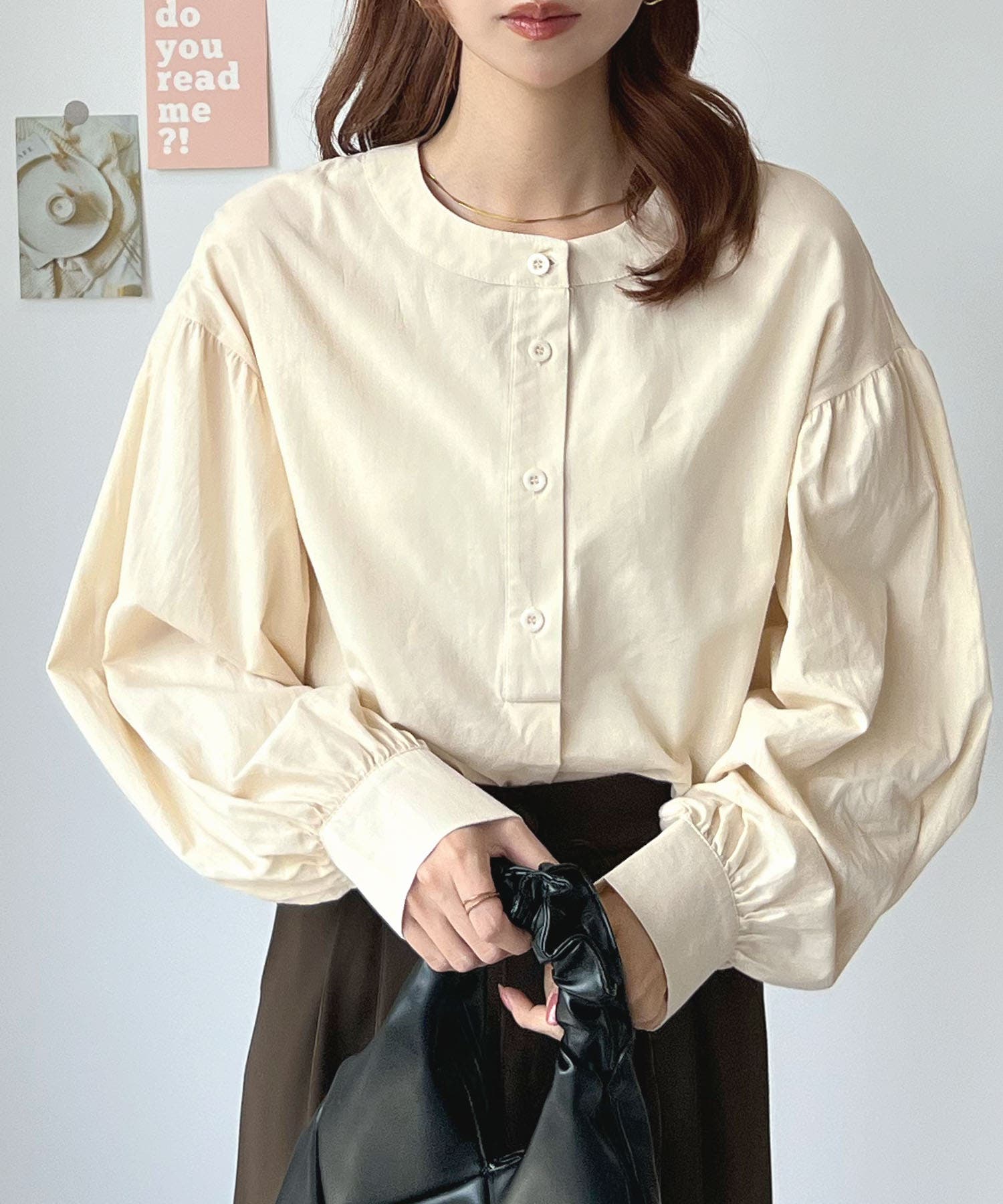 ふんわ～りとしたバルーン袖がかわいい。バルーンスリーブバンドカラー