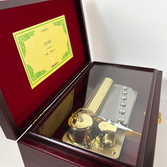 曲が選べる・誕生日に人気】【EX208】50弁 ORPHEUS マホガニー ワイン