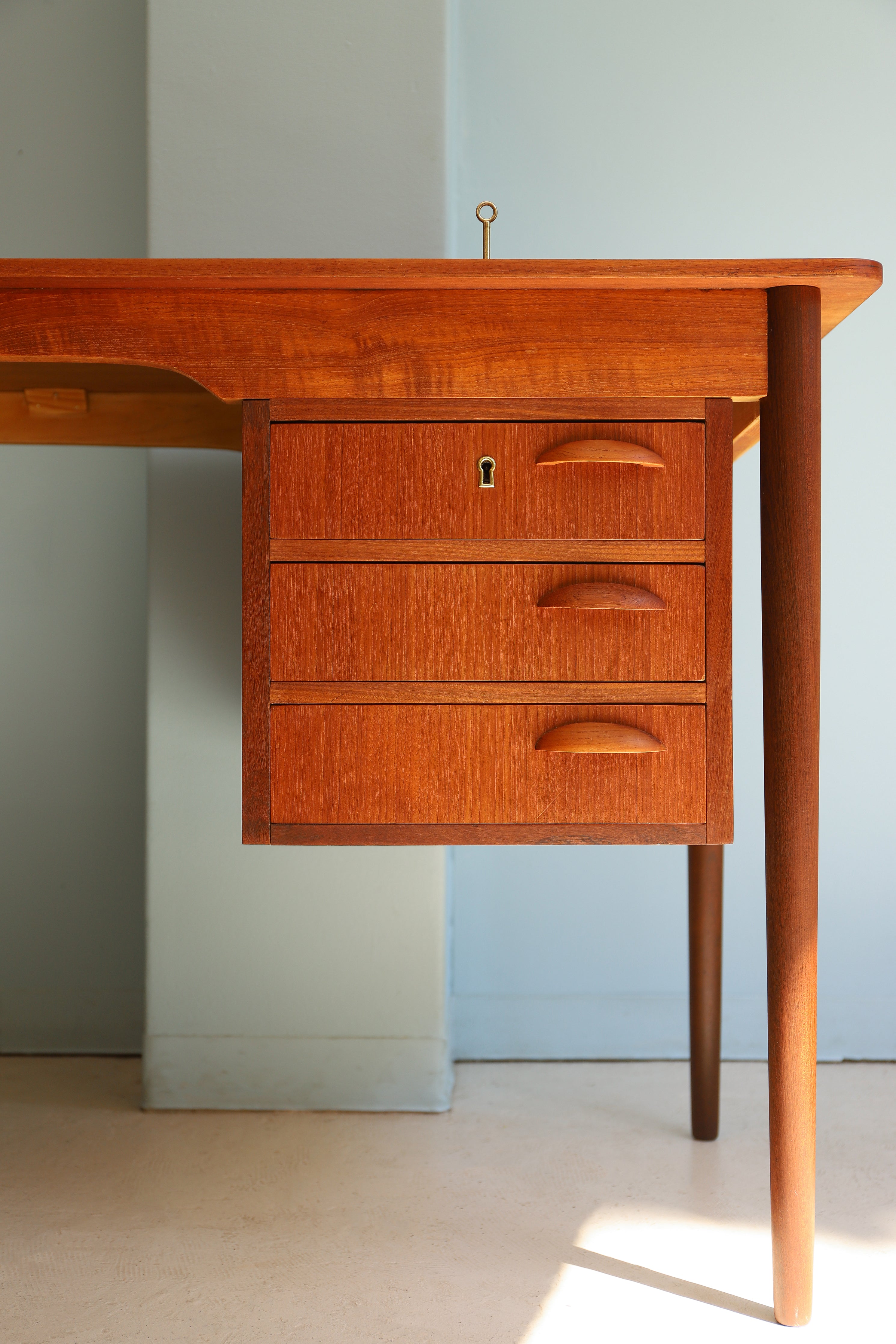 デンマークヴィンテージ デスク 片袖 机 チーク材 北欧家具/Danish