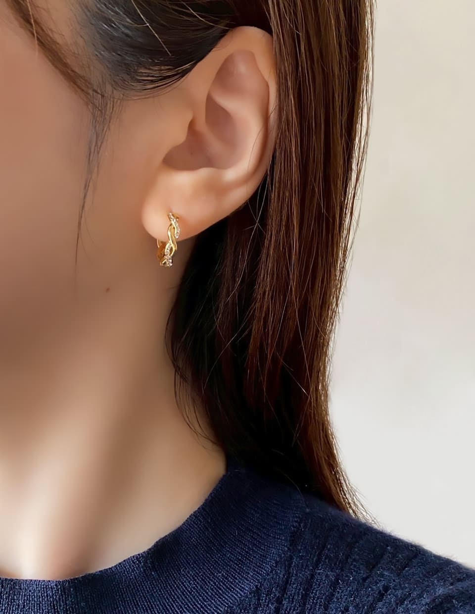 CZツイストフープピアス SV925 – 金属アレルギー対応のアクセサリー