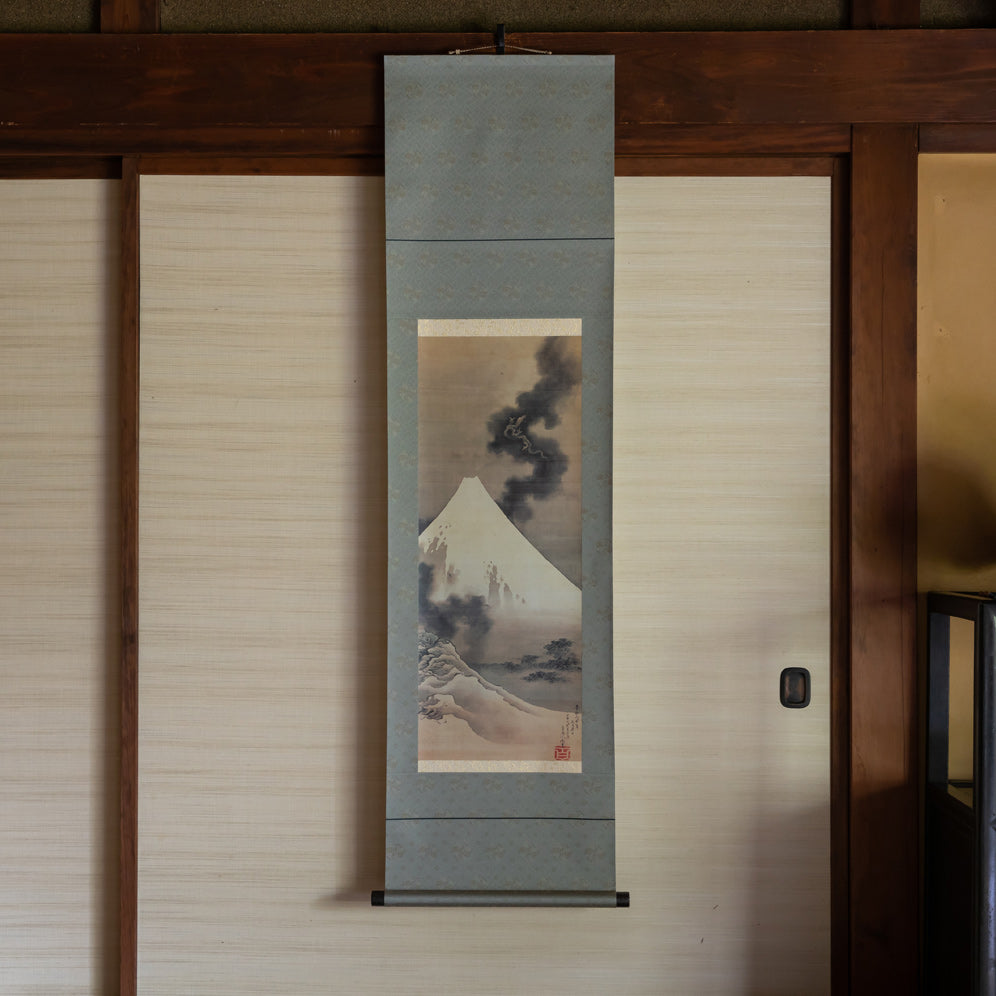 かけ軸「富士越龍（ふじこしのりゅう）」 – Shop of Hokusai ｜ 北斎館