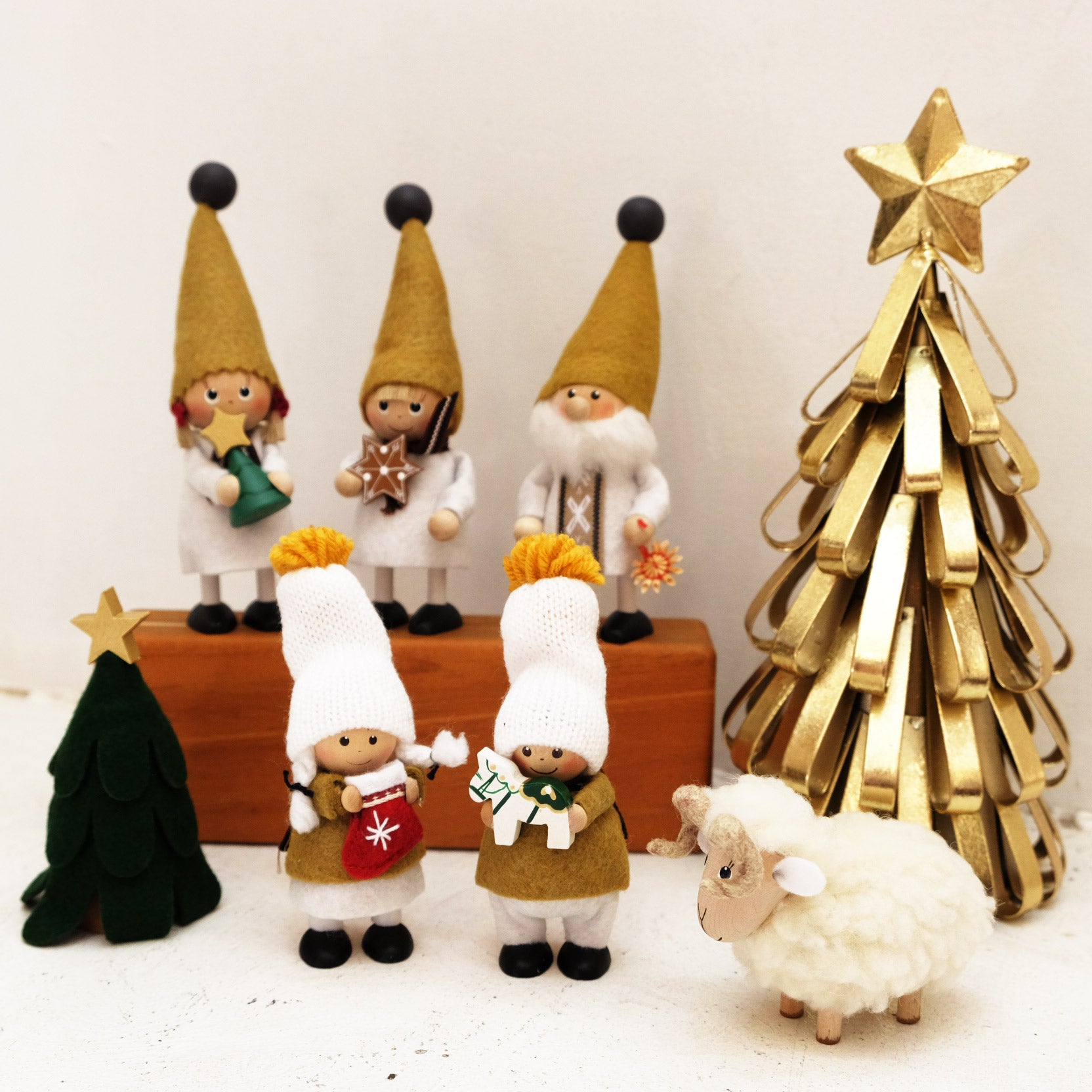 NORDIKA NISSE ノルディカニッセ JULEHYGGE ジンジャークッキーを持っ