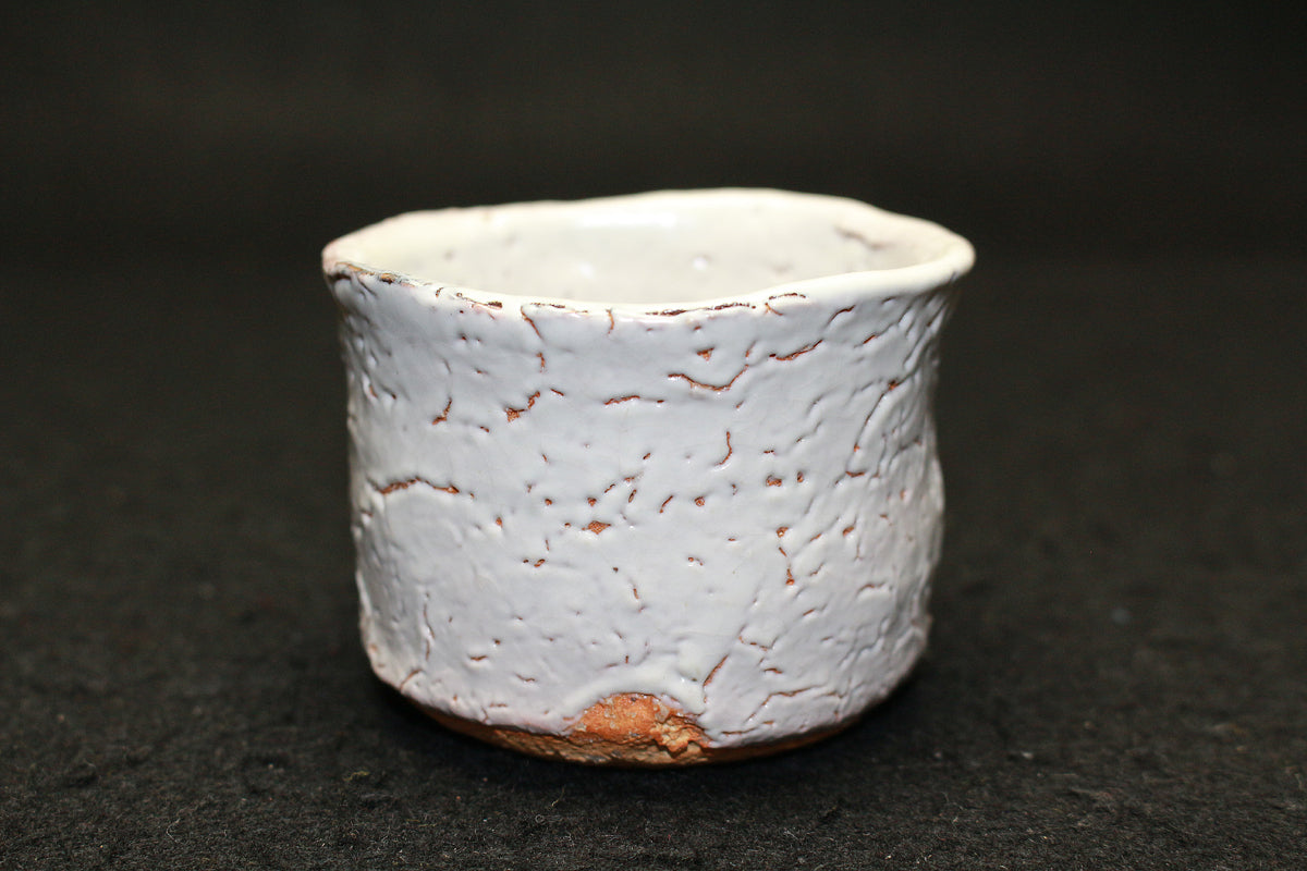 25775 人間国宝 11代三輪休雪 萩焼盃（印銘） MIWA Kyusetsu