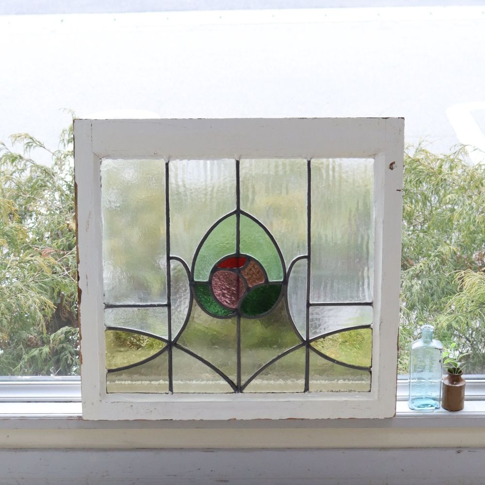 白い窓枠がオシャレ♪ アンティーク ステンドグラス VC108-237005