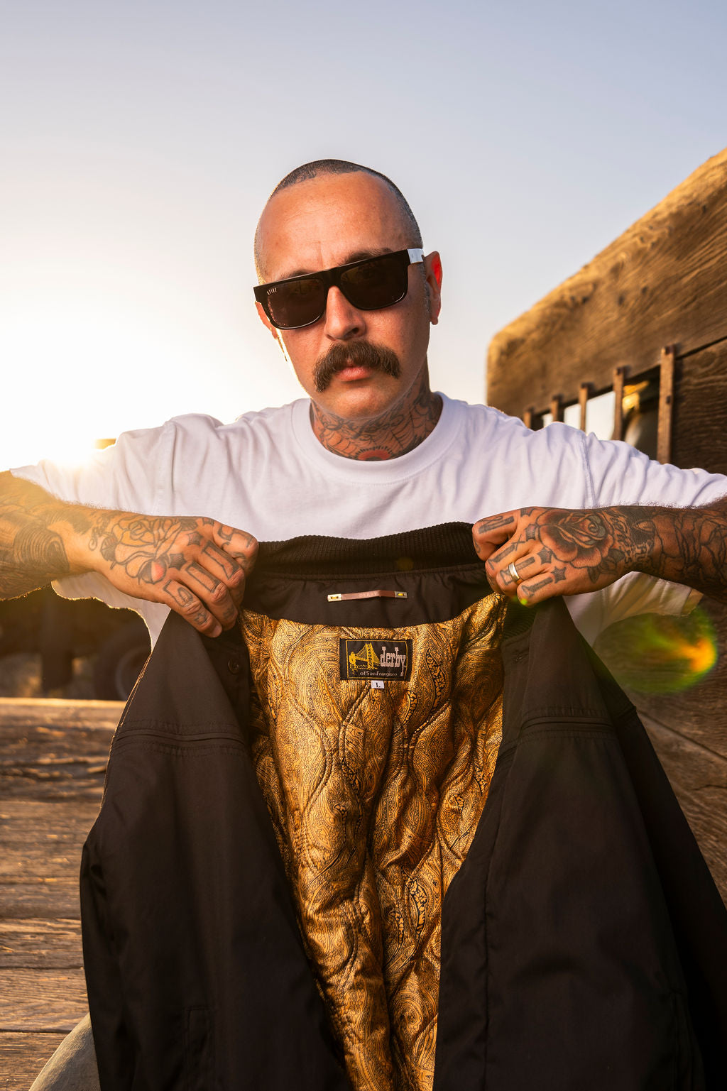 クラシック ブラック ダービー ジャケットは 2024 年 7 月 20 日土曜日