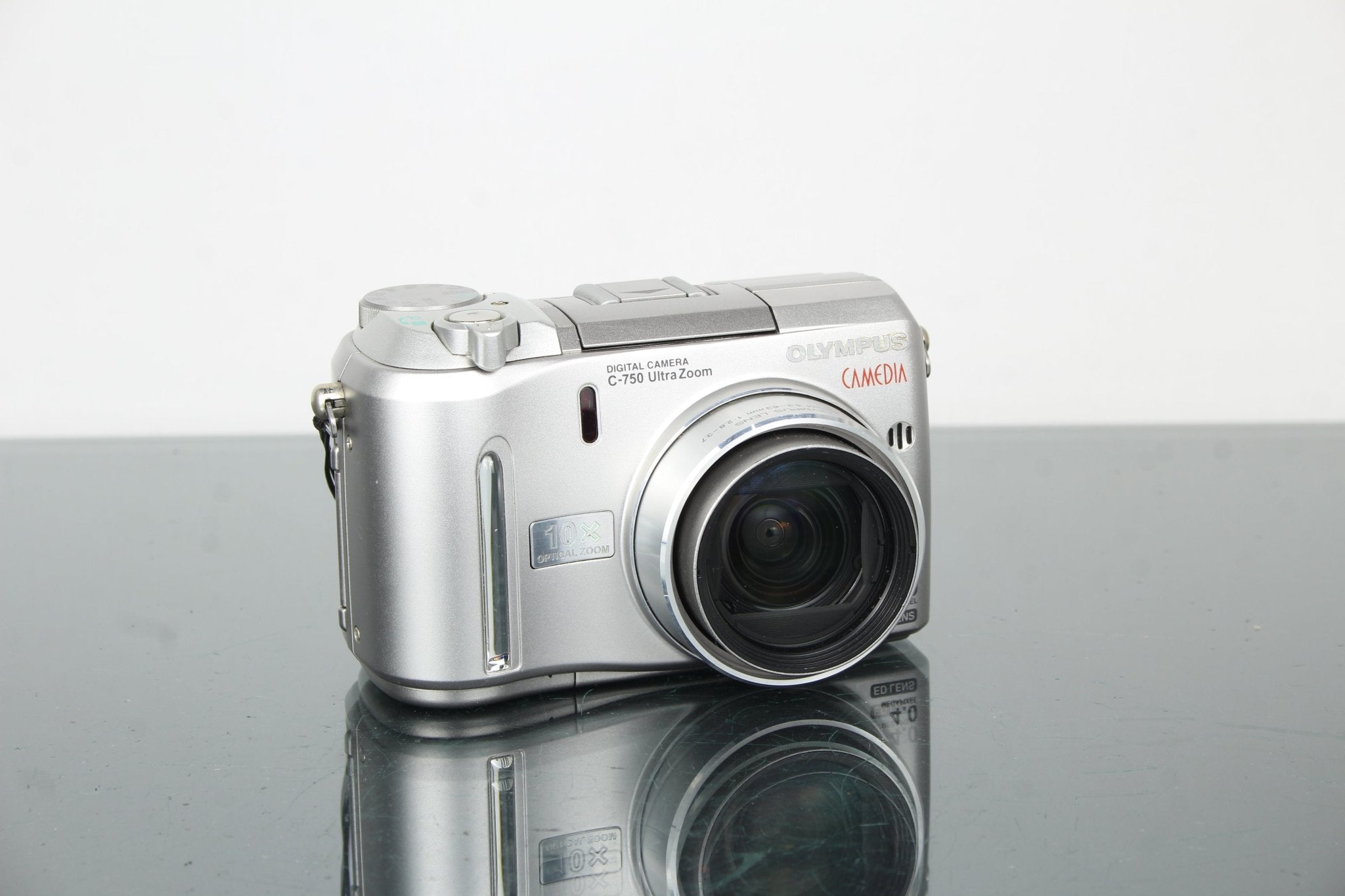 Olympus CAMEDIA C‑750 Review: Digital Nostalgia with Modern