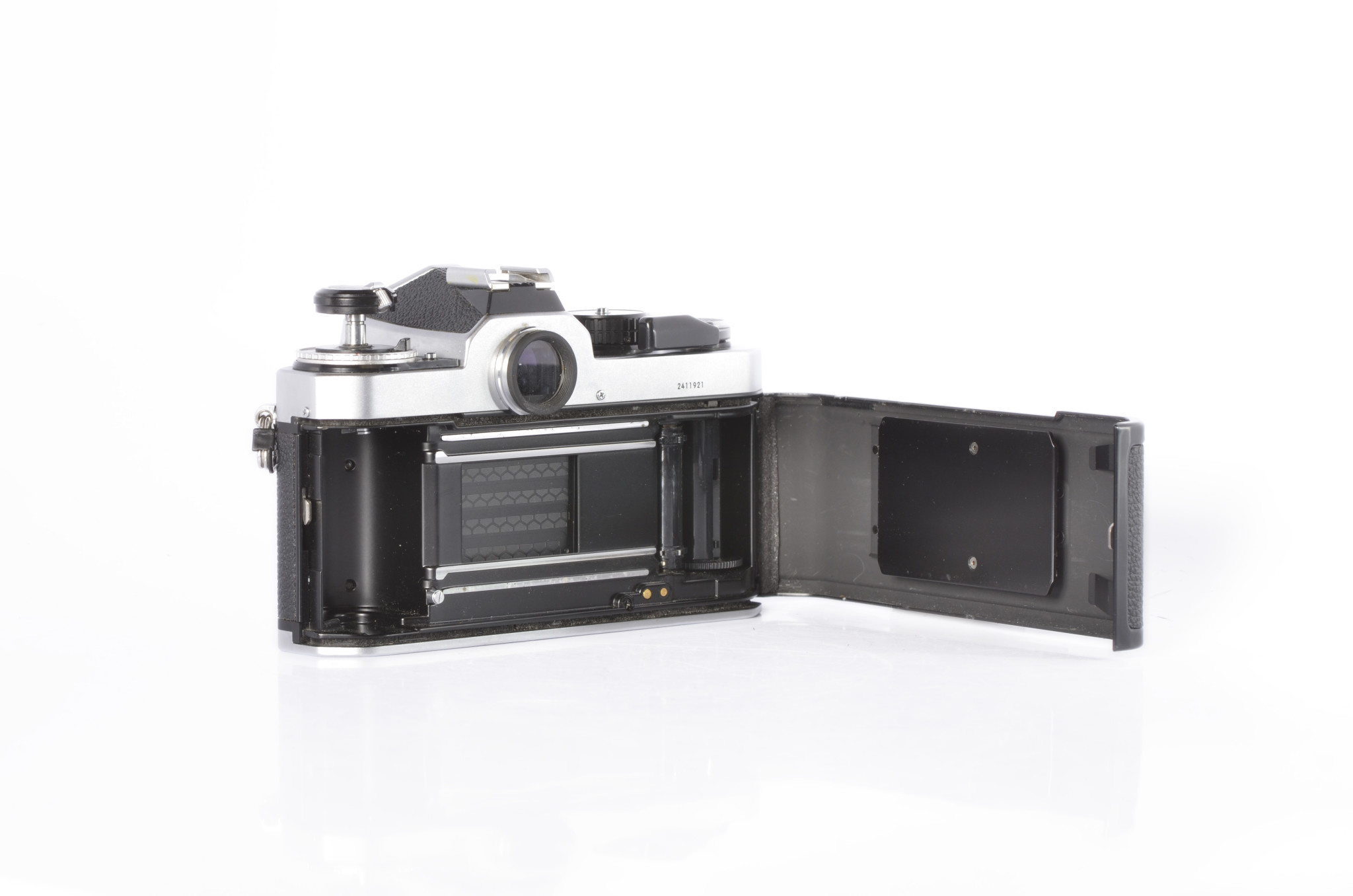 Nikon FE2 35mm | Chrome Body - LeZot Camera | Sales and Camera