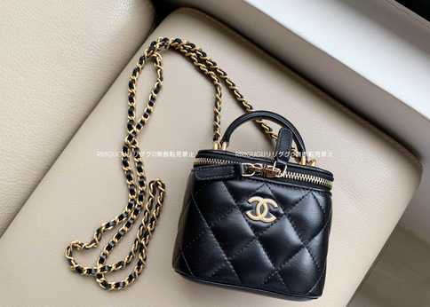 見た目以上の収納力】可愛すぎる♡CHANEL(シャネル)「ハンドル付き