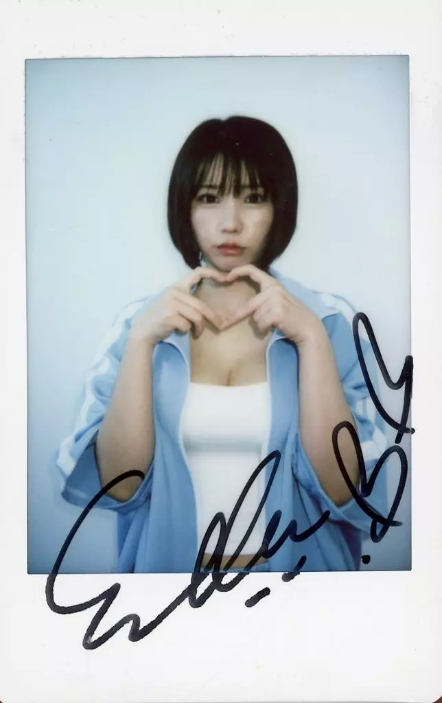 えなこ　直筆サイン　えなこ道 Amazon.co.jp: 直筆サイン入り！えなこ × 刃牙 えなこ道 写真集 ムック