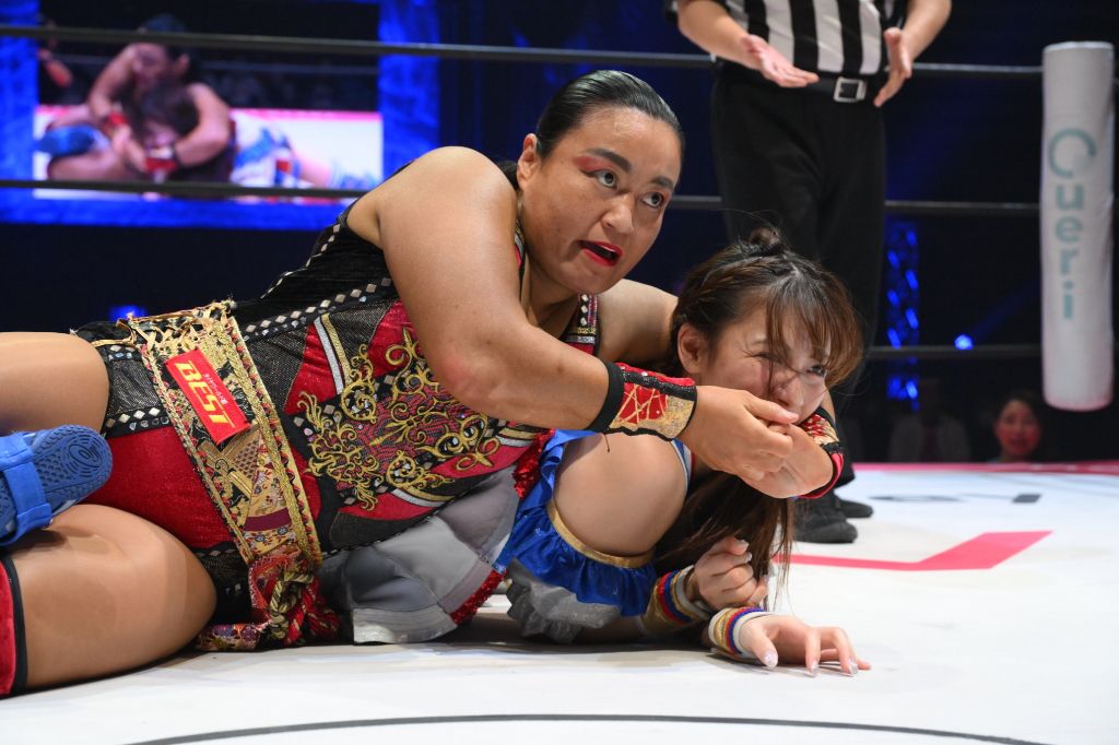 東京女子】“女子プロレス界の横綱”里村明衣子が一騎打ちの荒井優希を