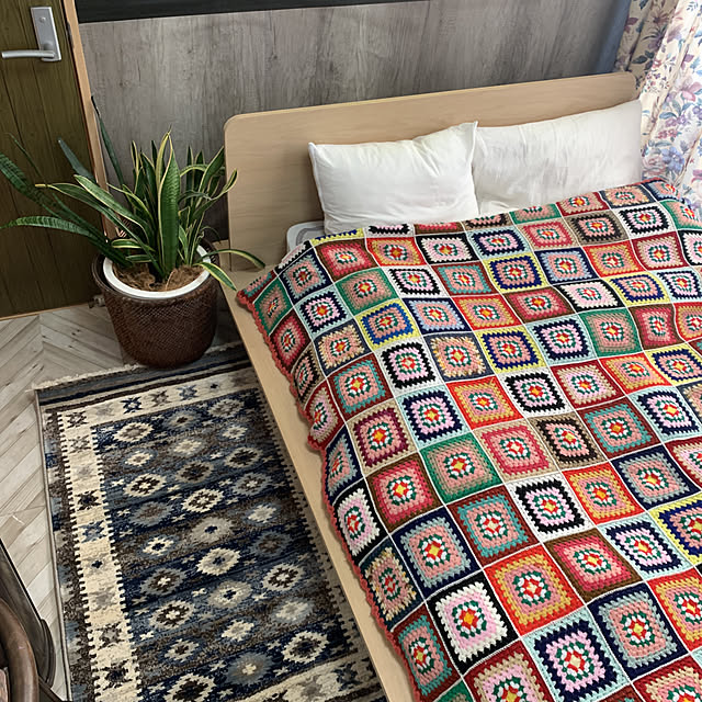 モチーフ編みのベッドカバーのおすすめ商品とおしゃれな実例