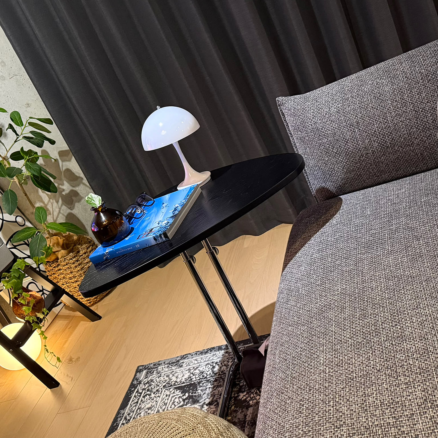 サイドテーブル TECTA K22のおすすめ商品とおしゃれな実例 ｜ RoomClip