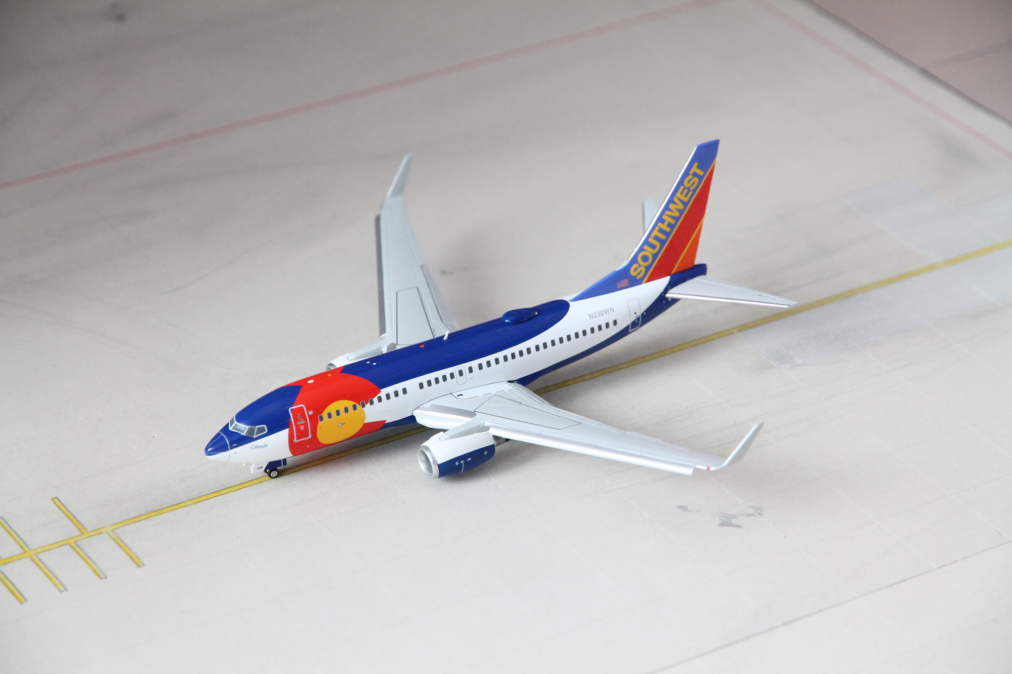 1:200 Southwest Airlines Colorado B737-700 N230WN Gemini200