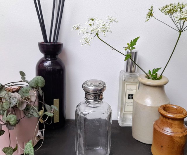 台湾 1891 年ビクトリア朝の手吹きガラスのアンティーク香水