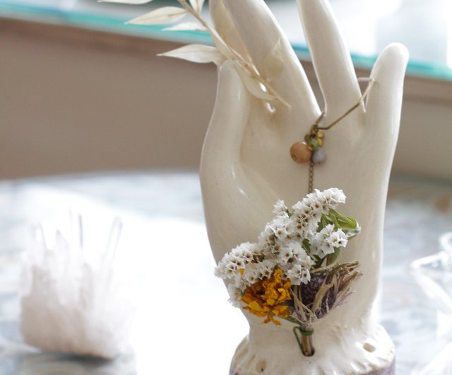 台湾 純手練り女性の手形陶器置物・ジュエリー陳列台 バニーラビット