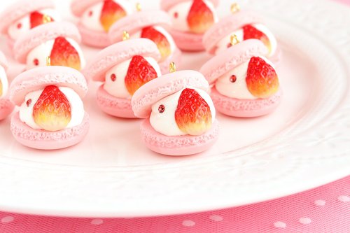 マカロンキーホルダー(いちご) ピンク マカロン キーホルダー フェイク