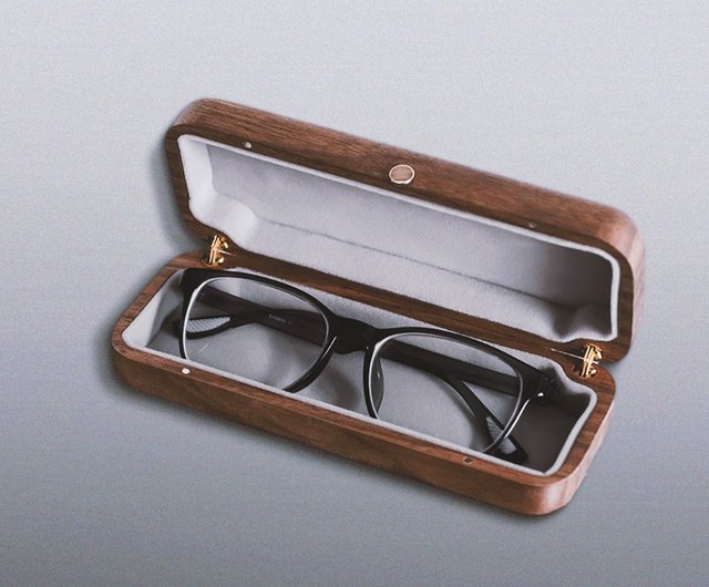 40%OFF】木製メガネケース【英語での無料彫刻】メガネ収納ボックス