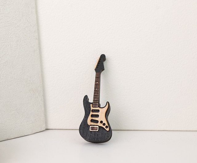 台湾 ブラックエレキギター Fender リアルなエレキギターストラップ