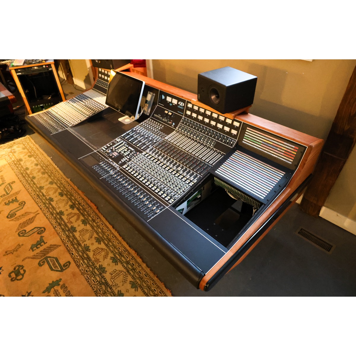 API AXS 32 Channel with DAW Center Section, Final Touch Automation
