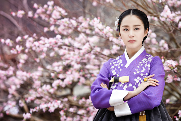 金泰希挑戰史上最美張禧嬪！ 「為戲入浴秀美背」Rain要吃醋啦| ETtoday