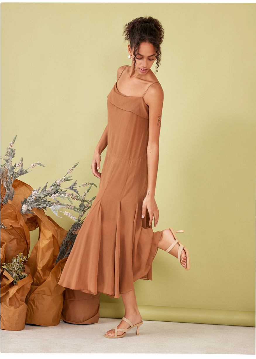 Alina] スクエアトゥ キトゥンヒール ストラッピー サンダル – VIVAIA