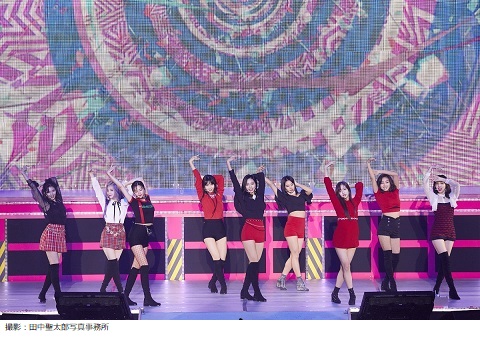 TWICE、日本での初アリーナ・ツアー「TWICE 1st ARENA TOUR 2018 “BDZ