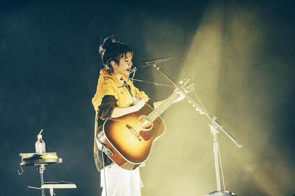 あいみょん、阪神甲子園球場での弾き語りワンマン公演「AIMYON