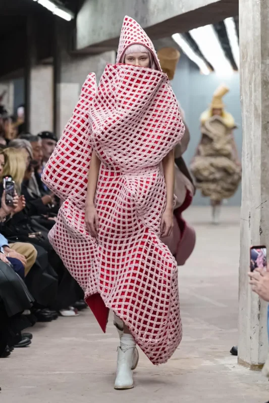 コムデギャルソンのコレクション【最新・過去・テーマまとめ】