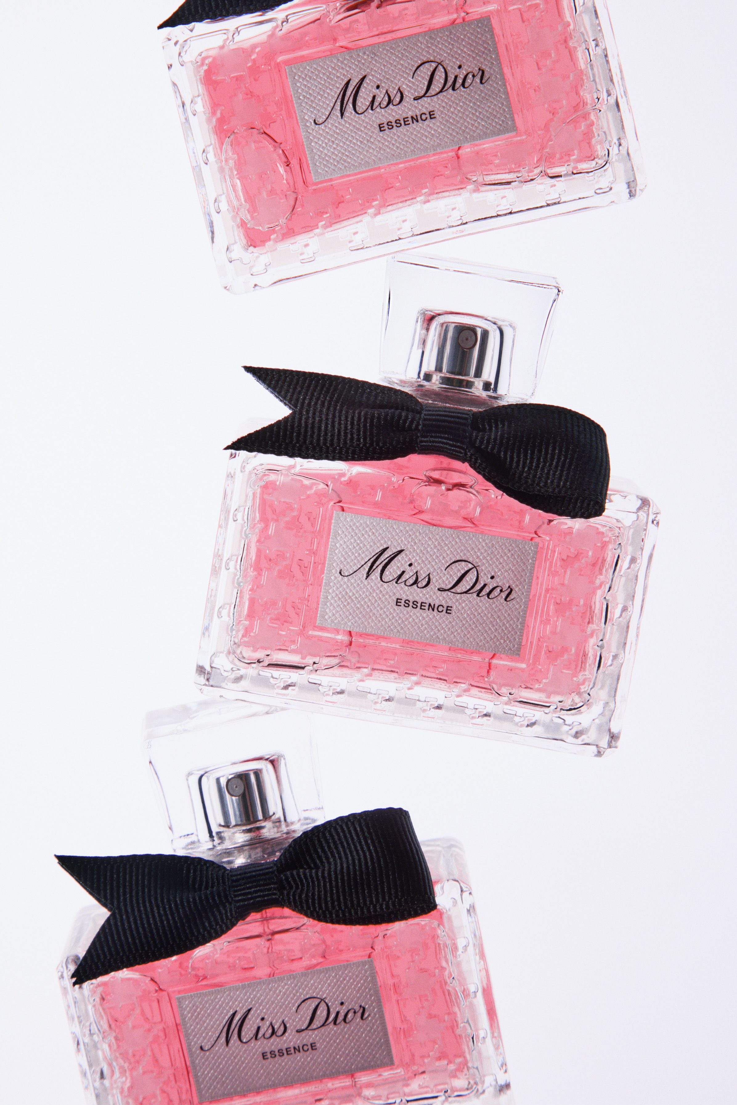 MISS DIOR ESSENCE with MEI HATA 畑芽育がまとう、新たな私らしさ