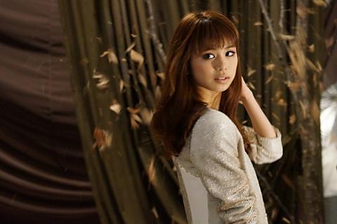 Flower 「秋風のアンサー」 佐藤晴美 オフショット写真 E-girls mobile