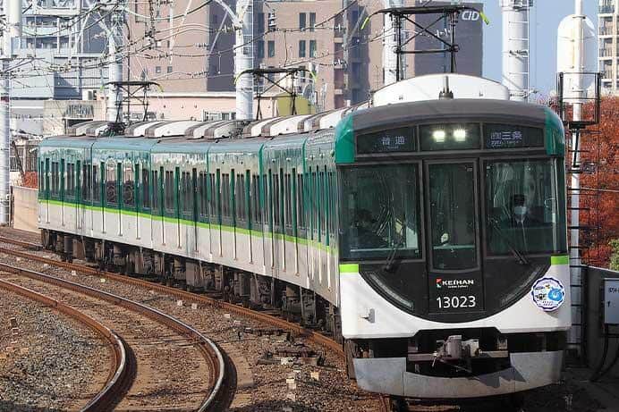 京阪13023編成に大阪ブルテオンヘッドマーク｜鉄道ニュース｜2025年11