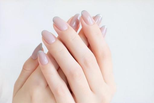 シェラックネイルとは？爪に優しいって本当？持ちやジェルネイルとの