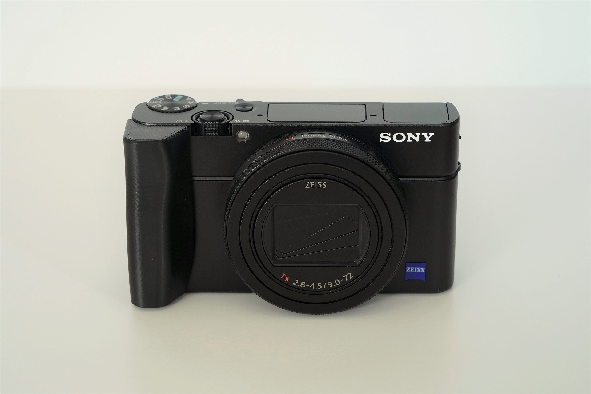 Sony RX100シリーズの大型グリップで持ちやすさが大幅改善 | ちょろずや