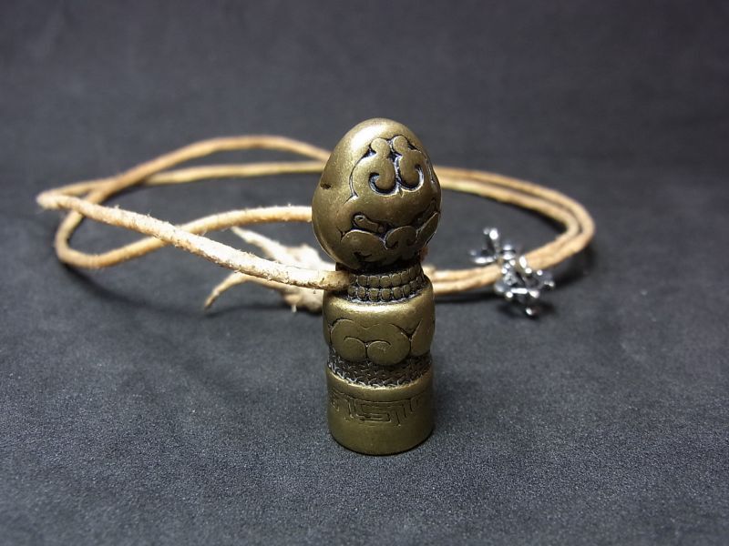 チベットのお守り(Seal) 印章とヤクの革紐の首飾り - Chagamocraft